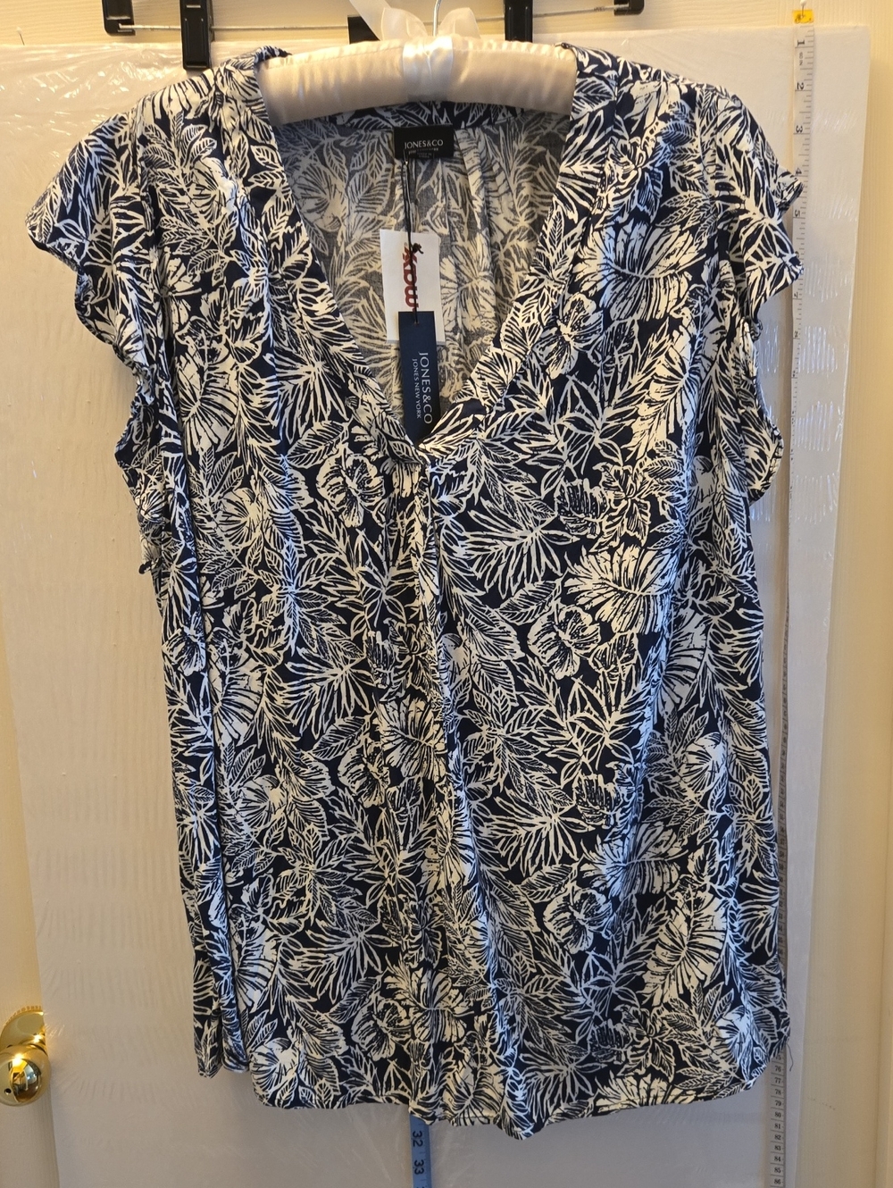 Jones New York Navy and White Floral V-Neck Top Size 1X